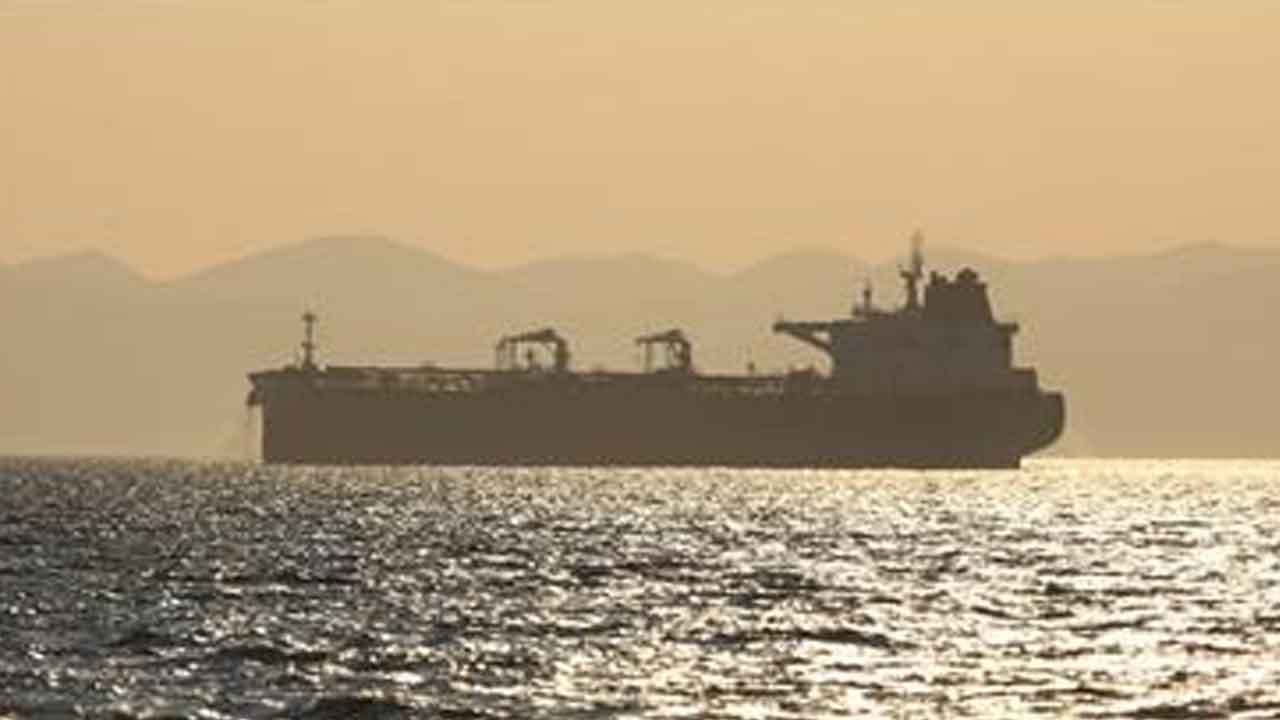 Akdeniz'de gizemli gemi! Mürettebatsız şekilde ilerliyor