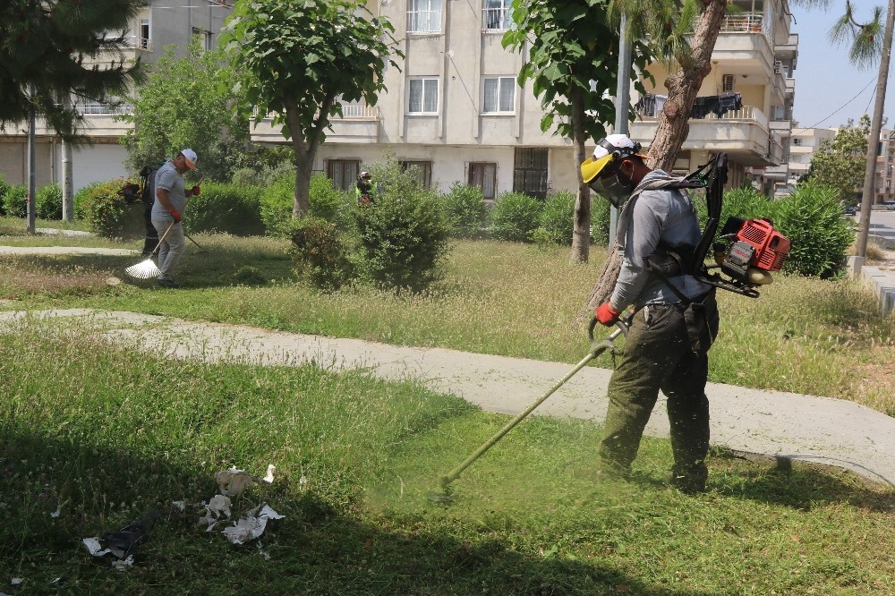 Akdeniz’de park ve bahçelerin bakım çalışmaları hız kazandı 