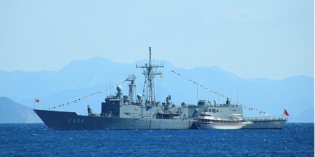 Akdeniz'de sondaj gerilimi! Türk savaş gemisi Rum gemisini takibe aldı