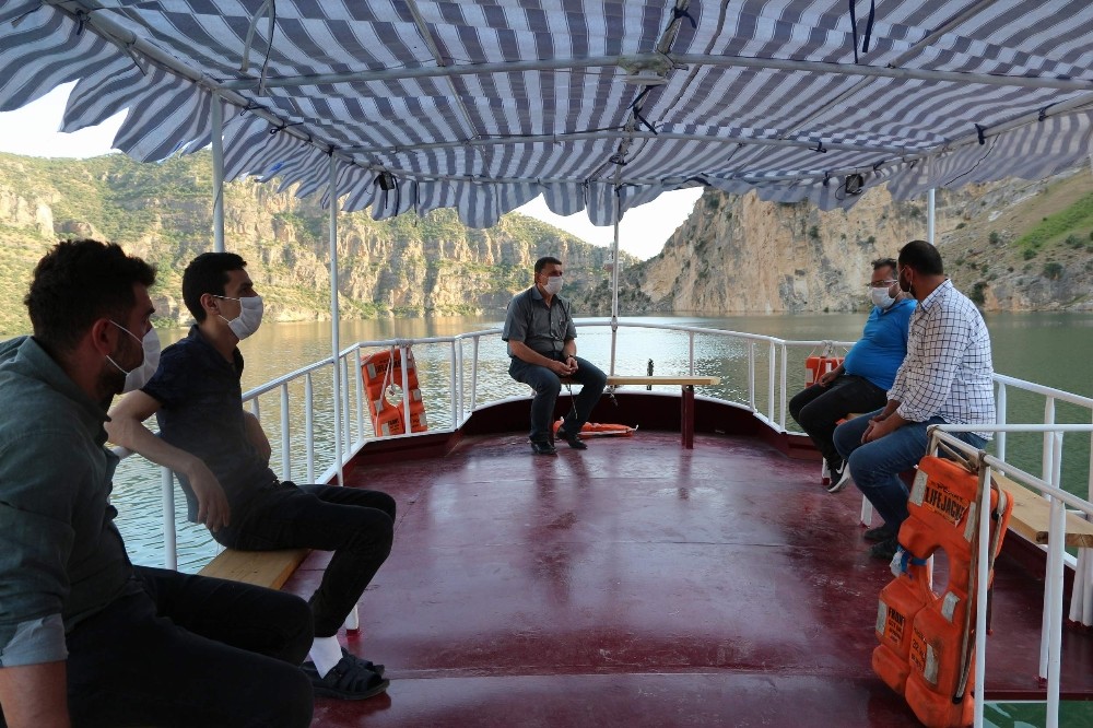 Akdeniz’i aratmayan kanyonları ile doğa harikası Botan Çayında tekne turları başladı 