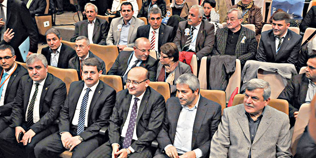 Akdoğan: Çözüme engeller çıkarılıyor