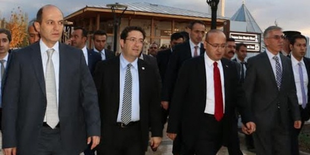 Akdoğan'dan türbe ziyareti