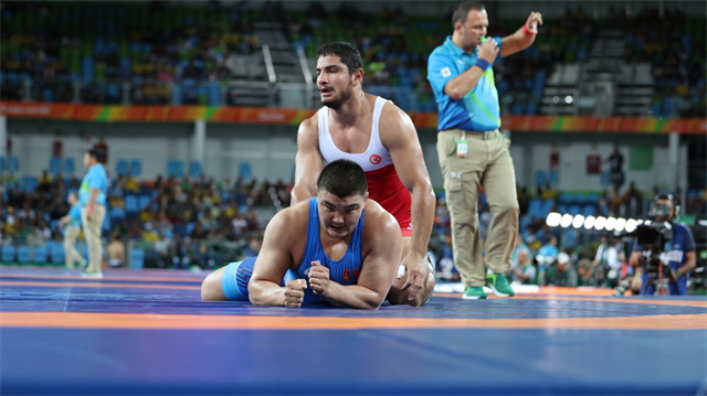 Akgül ve Yaşar çeyrek finalde