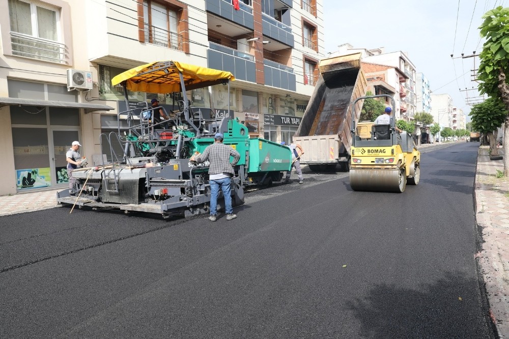 Akhisar Belediyesi, asfalt çalışmalarına son sürat devam ediyor 