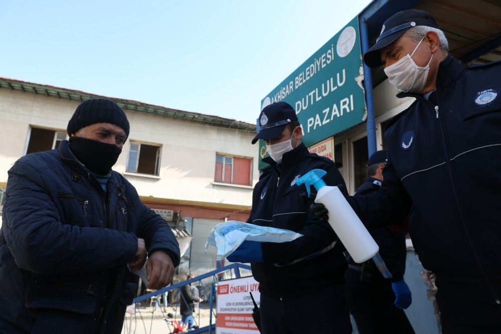 Akhisar Belediyesi halk sağlığını korumaya devam ediyor 