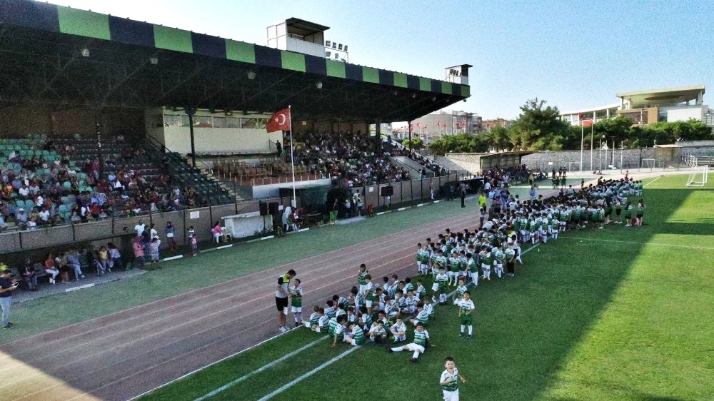 Akhisar Belediyesi yaz spor okulunda sertifika töreni 