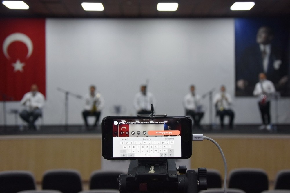 Akhisar Belediyesinden ’online konser’ 