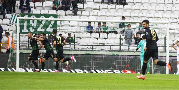 Akhisar durmuyor!