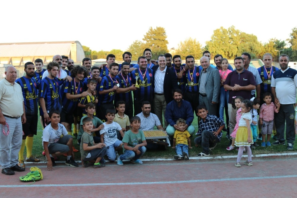 Akhisar Nostalji Futbol Turnuvası sona erdi 