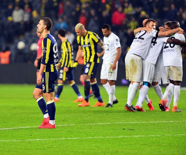 Akhisar yenilgisi sonrası soyunma odasında ortalık karışmış