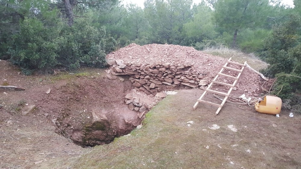 Akhisar’da defineciler suçüstü yakalandı 
