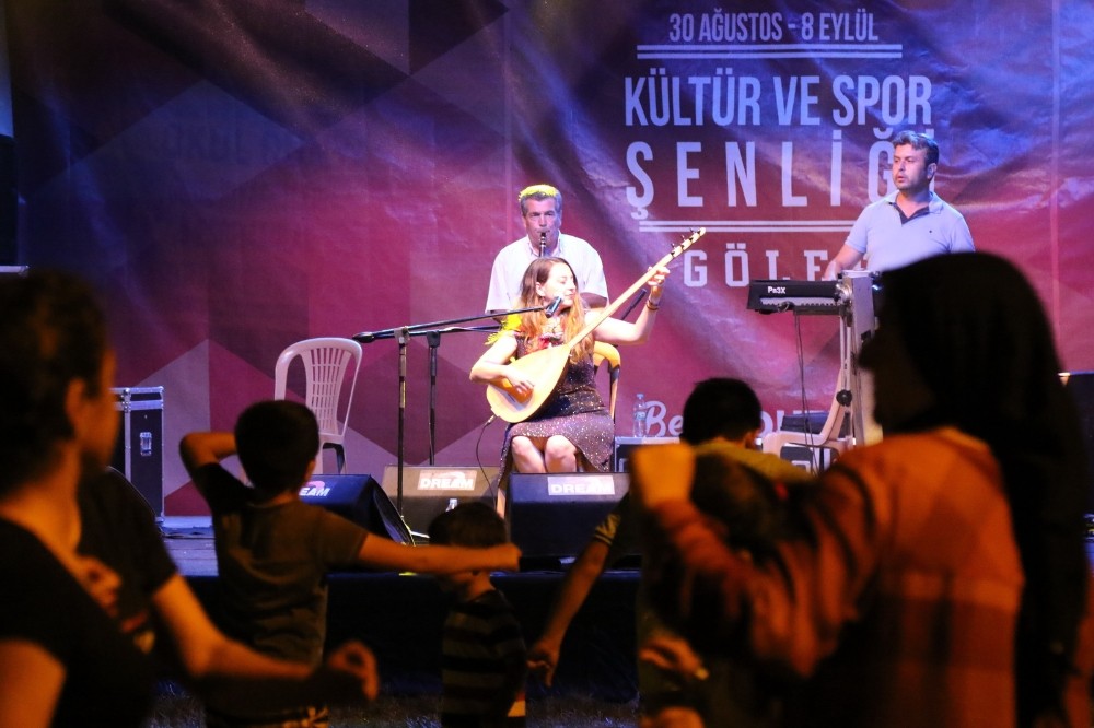 Akhisar’da Gördesliler’den renkli bir gece 