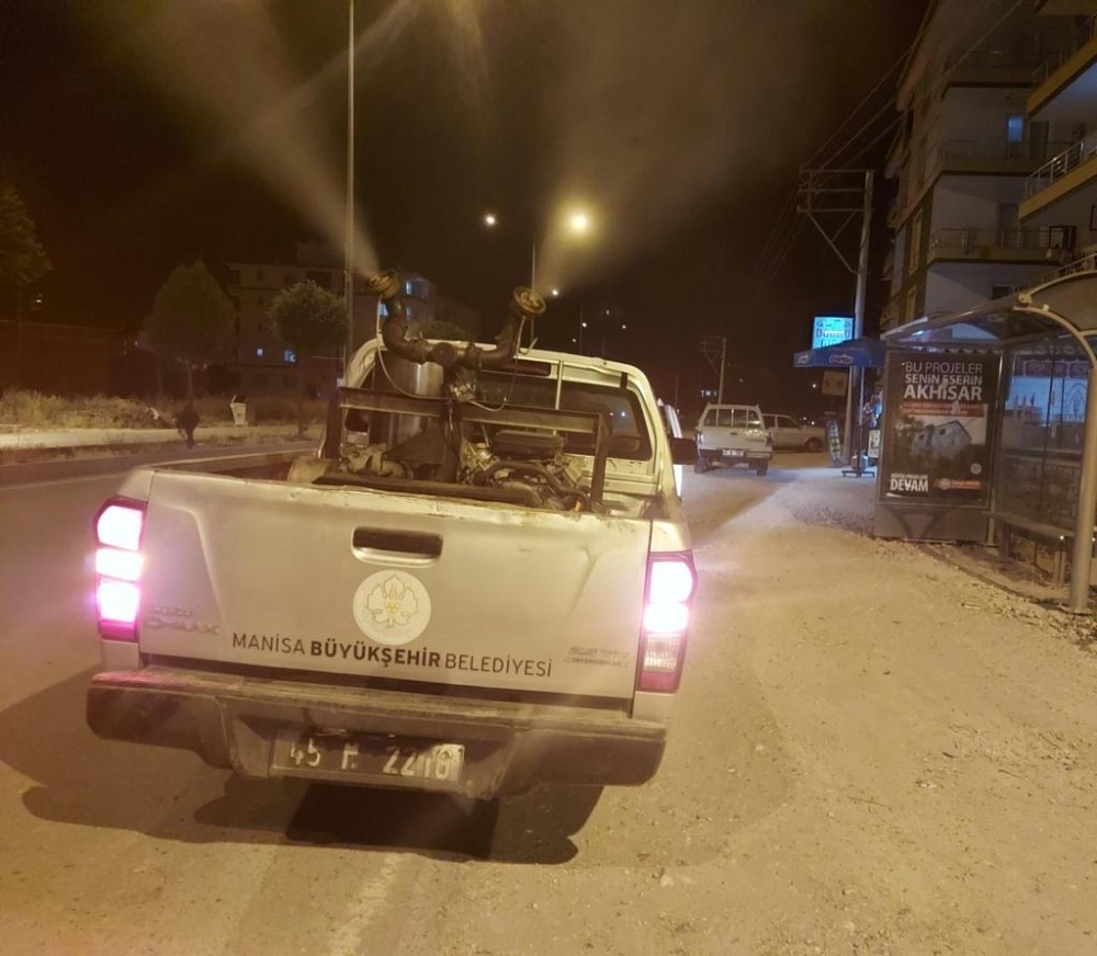 Akhisar’da haşereyle mücadele devam ediyor 