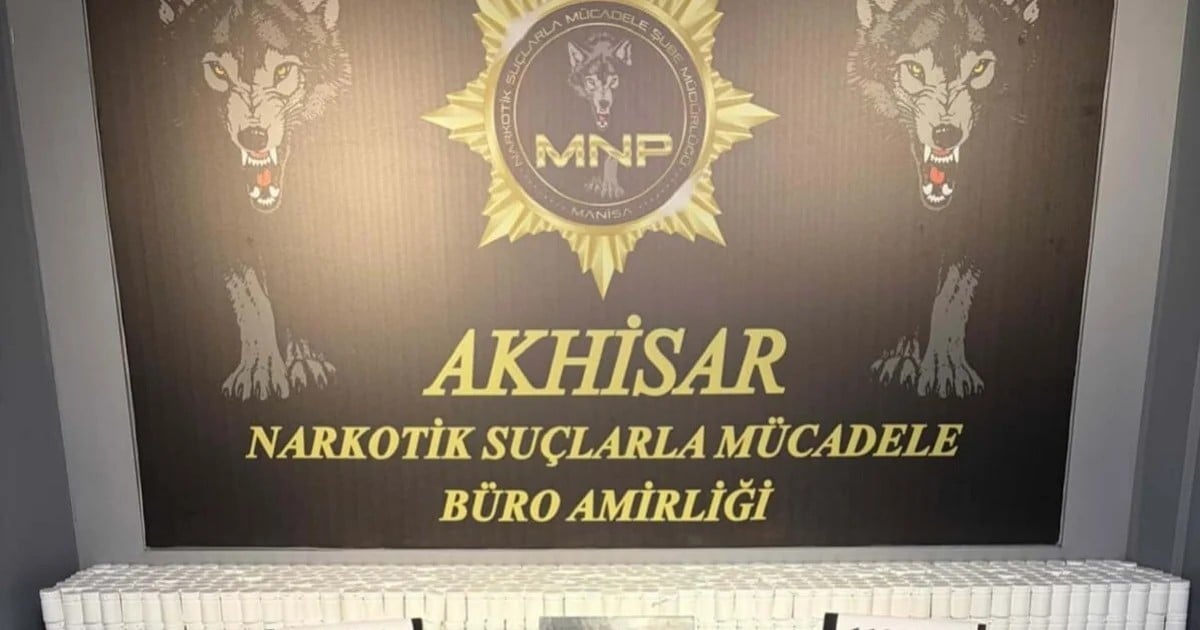 Akhisar'da polis operasyonunda 110 bin 60 sentetik ecza hapı ele geçirildi