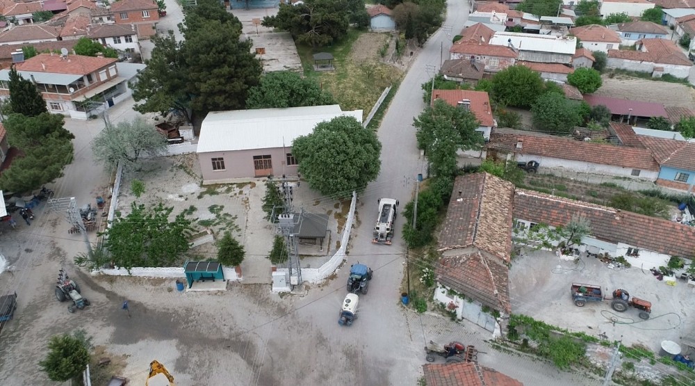 Akhisar’da tüm sokaklar ve karantina bölgeleri dezenfekte ediliyor 