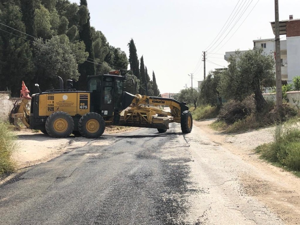 Akhisar’da yol ve yama çalışmaları sürüyor 