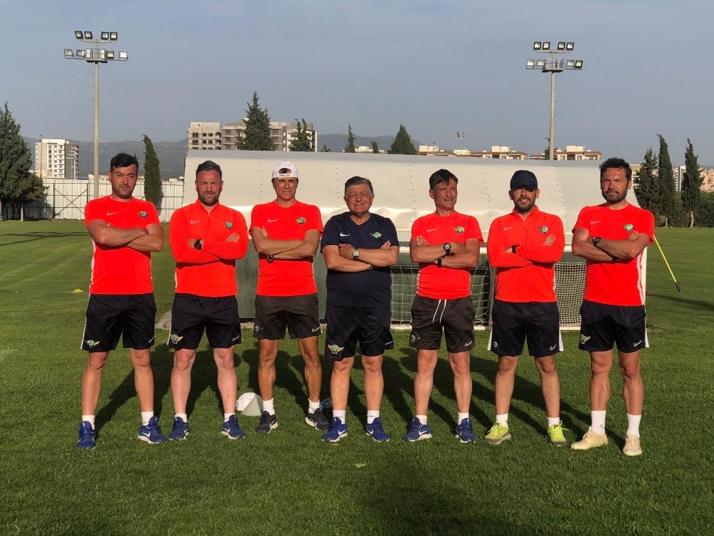 Akhisarspor korona virüs ile sarsıldı 