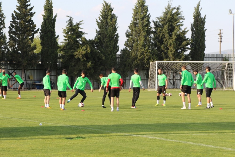 Akhisarspor Teknik Direktörü Cem Kavçak: 