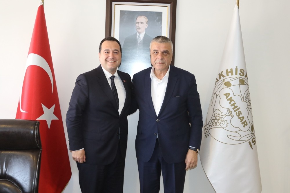 Akhisarspor yönetiminden yeni başkan Dutlulu’ya ziyaret 