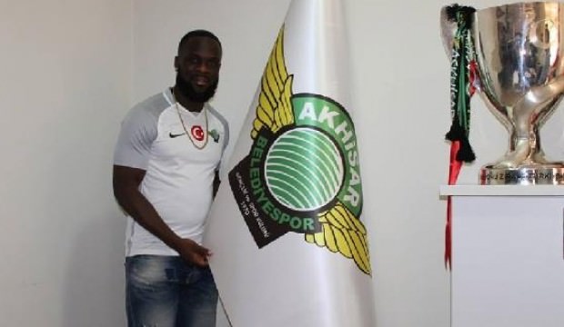 Akhisarspor’da Manu’dan 3 senelik imza