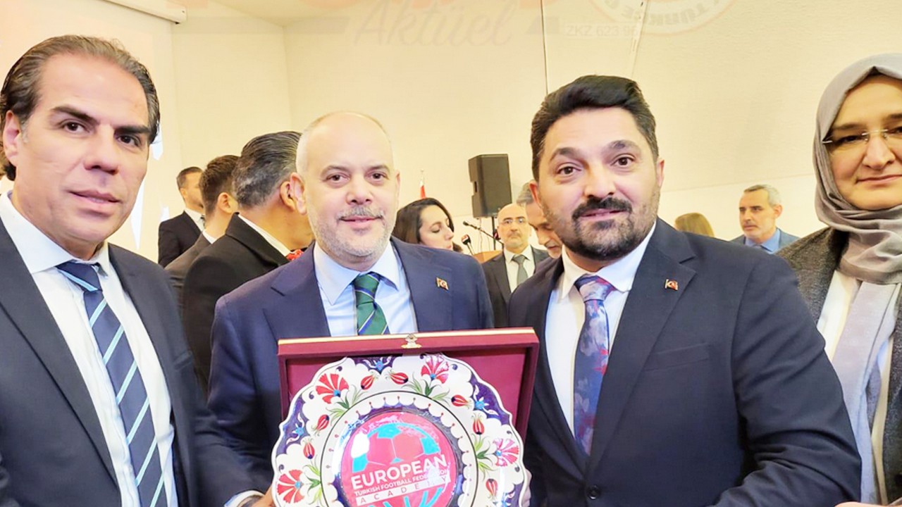 Akif Çağatay Kılıç, Düsseldorf'ta Sivil Toplum ve Medya Temsilcileri ile Bir Araya Geldiği Toplantıda Sedat Aydemir ile Görüştü