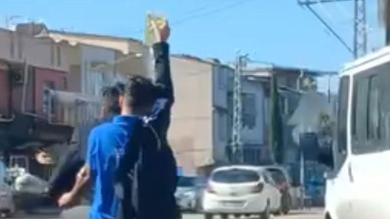 Akıl almaz görüntü! Kolunda serumla motosiklet yolculuğu