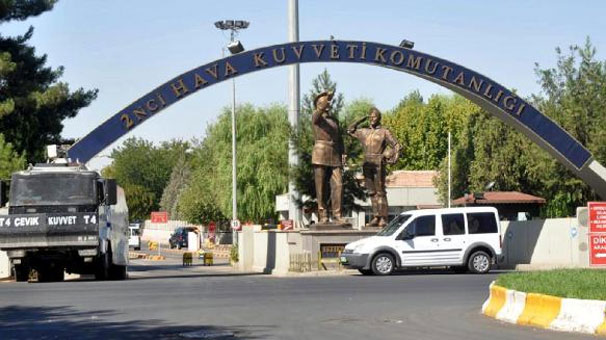Askeri üste akıl almaz olay! Soydular…
