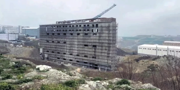 Akılalmaz olay! Döktüğü moloz arkadaşını öldürdü