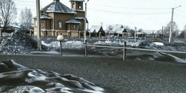 Akılalmaz olay! Rusya'da siyah kar yağdı