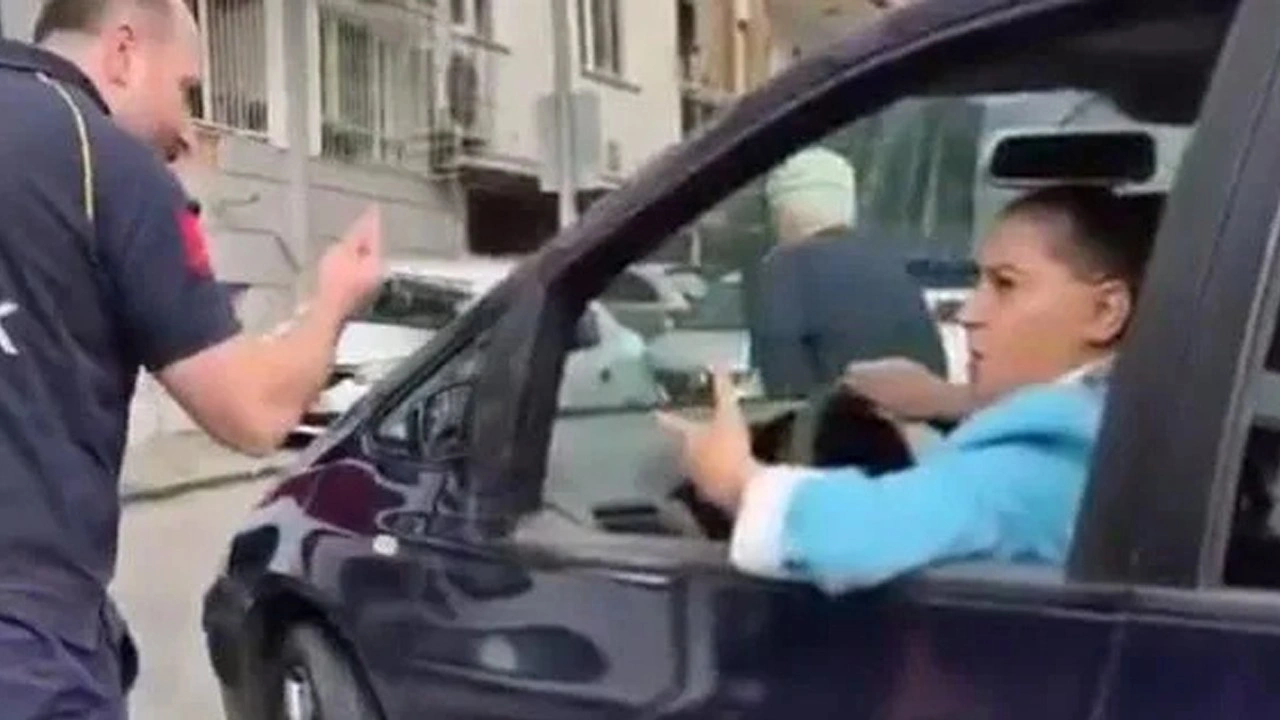 Akılalmaz trafik skandalı: Ambulansı geri çektirmeye kalktı!