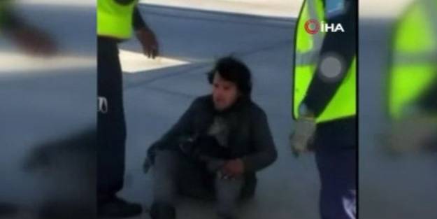 Akıllara durgunluk veren olay! ABD’ye uçağın iniş takımlarında geldi