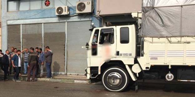 Akıllara zarar kaza! Şoför kolunu camdan dışarı çıkarınca...