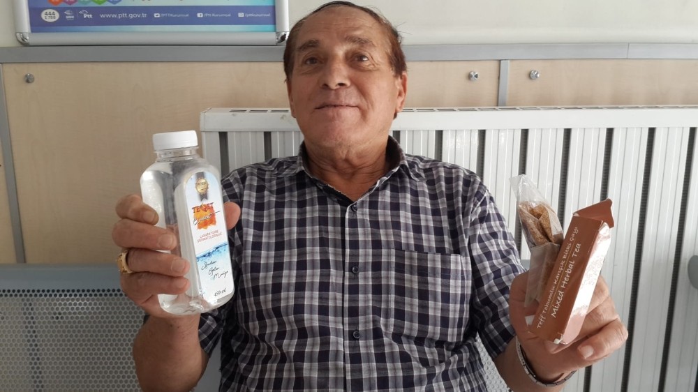 Akıllı telefon beklerken, paketten su çıktı 