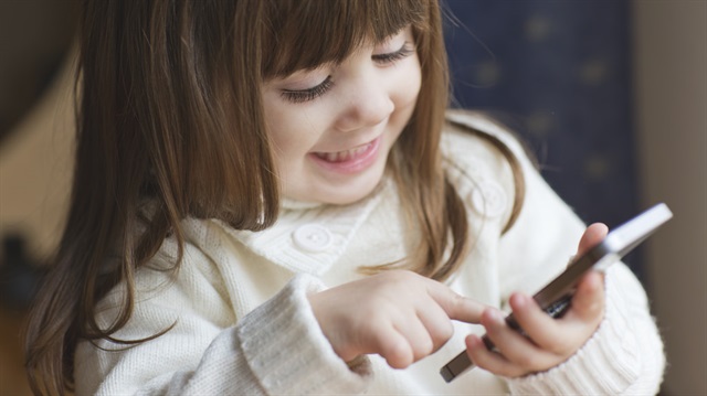 Akıllı telefon kullanım yaşı 9'a indi