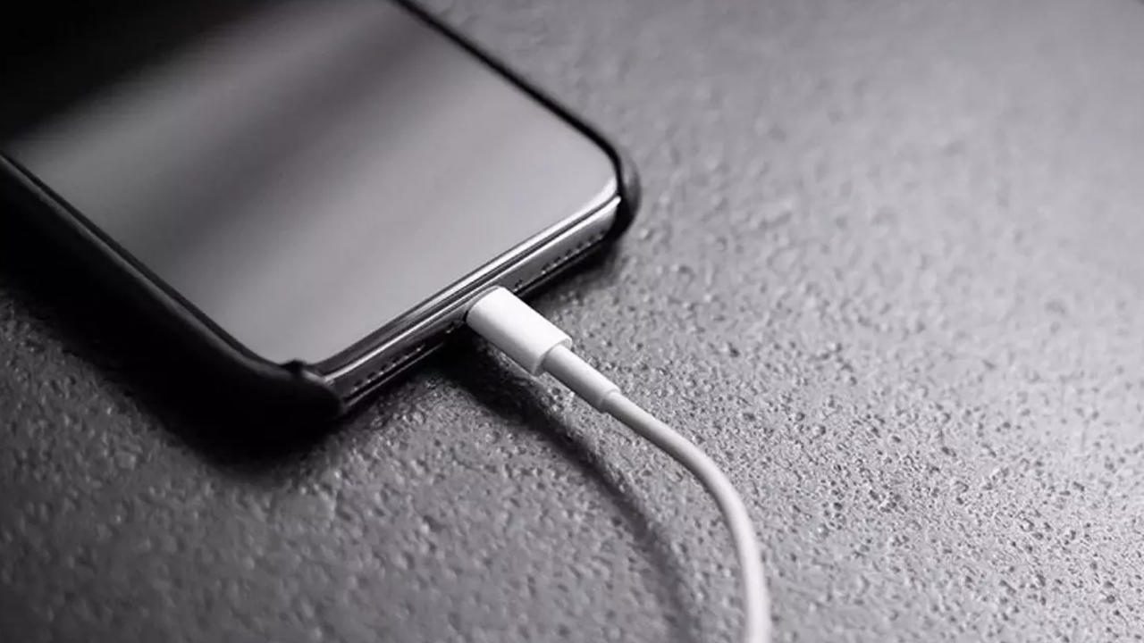Akıllı telefonları şarj ederken yapılan o büyük hata!