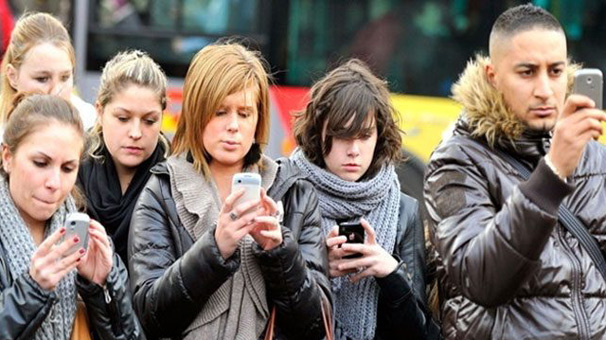 Akıllı telefonlarına talep 10 yıldır ilk kez düştü!