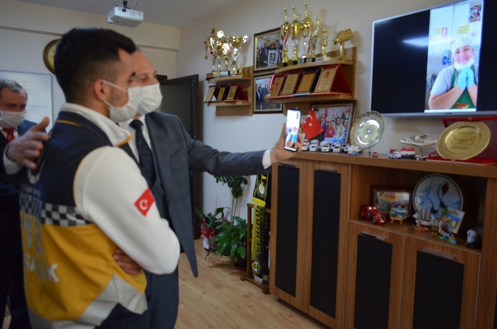 Akıllı telefonu olmayan anne, 3 ay sonra sağlık çalışanı oğlunu böyle görebildi 