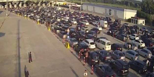 Akın akın geliyorlar! Kapıkule'de bayram yoğunluğu oluştu