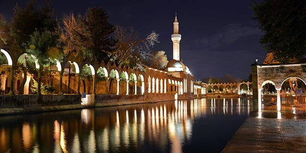 Akın akın geliyorlar: Turizm sezonu bitmesine rağmen Şanlıurfa turiste doymuyor