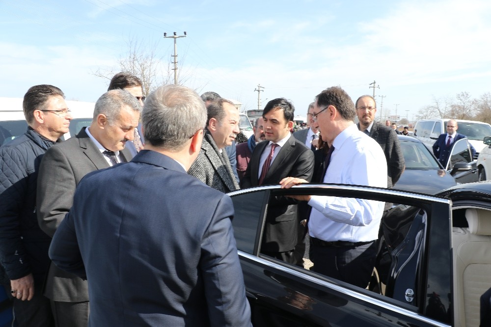 Akın akın gelmeye devam ediyorlar 