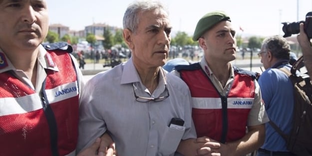 Akın Öztürk'ten eksik itiraf: Darbe girişimini dış destekli FETÖ yaptı!