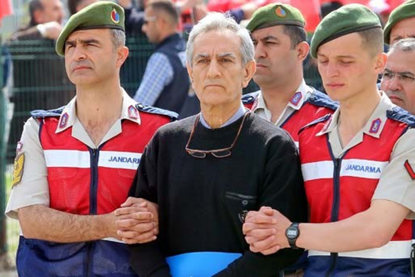 Akın Öztürk’ün büyük oyunu… ‘Beni kurtarın’ deyip…
