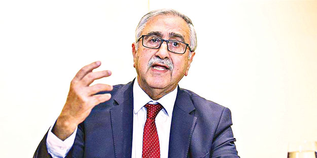 Akıncı şov peşinde!