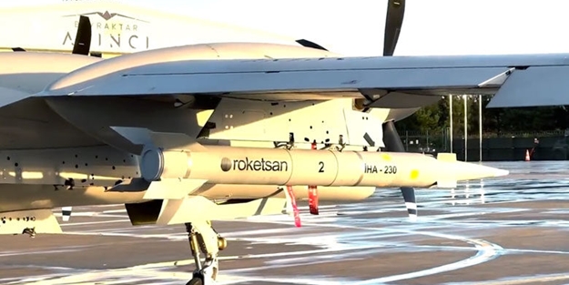 AKINCI TİHA'dan süpersonik füze atışı! Tam isabetle vurdu