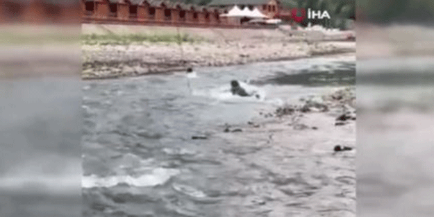 Akıntıya kapılan küçük kızın kurtarılma anı an be an kaydedildi!