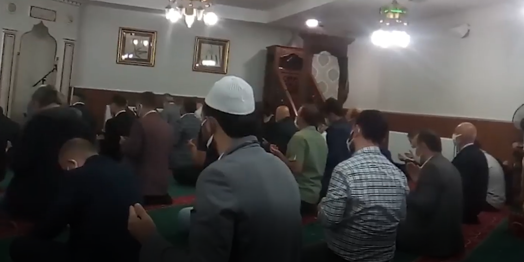 Akit ailesi bayram namazında buluştu