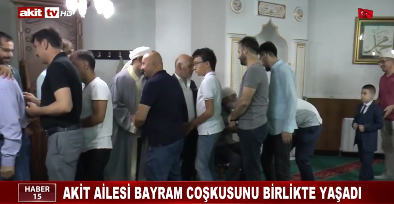 Akit ailesi coşkuyla bayramlaştı
