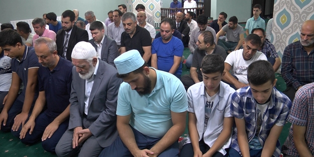 Akit Medya Grubu Bayram namazında birlikteydi