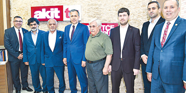 Akit Medya Grubu’nu ziyaret eden İstanbul Valisi Ali Yerlikaya: Düzensiz göç önlenecek