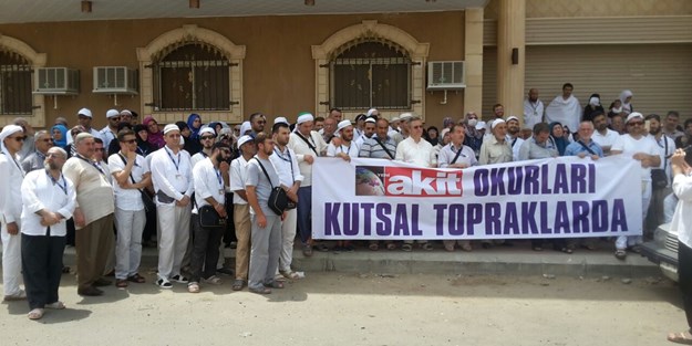 Akit okurları kutsal topraklarda